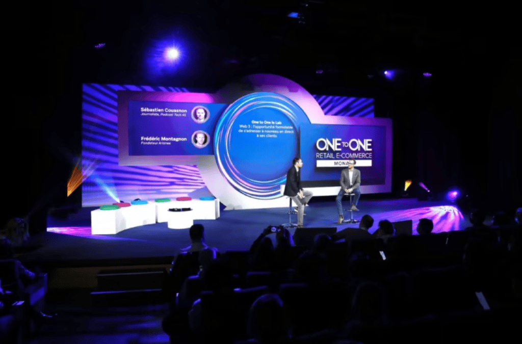 Two speakers on stage at a retail e-commerce conference.